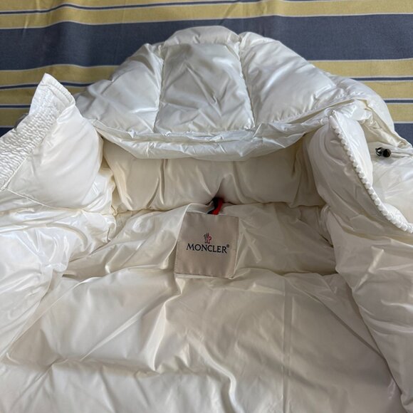 Moncler Mairefur Short Down Jacket White - Picture 9 of 11
